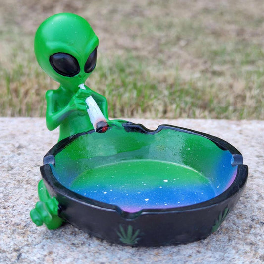 Fantasy Alien Ashtray&Cute Alien Smoking Ashtray &Portable Resin Starry Sky Ash Tray Desktop Ash Holder For Smokers Home Decor