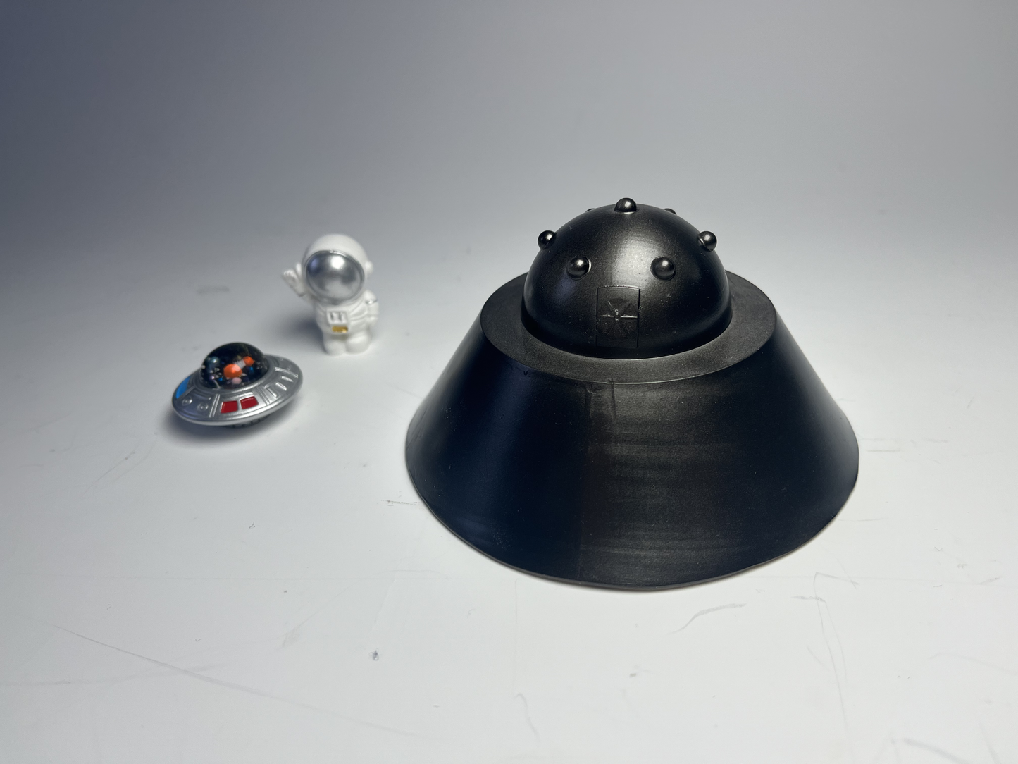 Floating UFO Model-Novelty Desktop Ornaments -Desk Toys - Desk Decor - Unique Desktop Decorations- The P52 Orion ET Craft Model