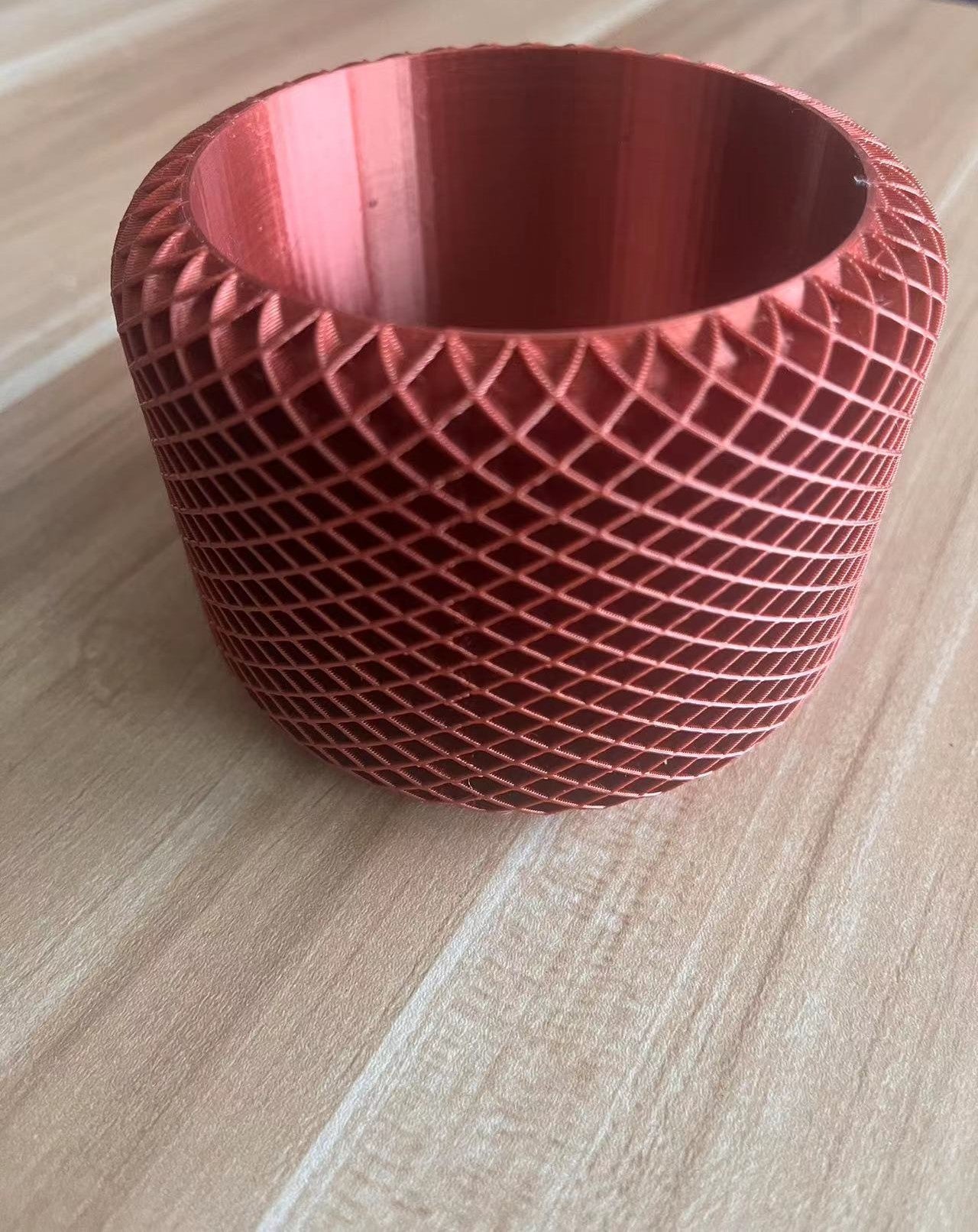 Creative golden resin material pen holder surface cross pattern texture