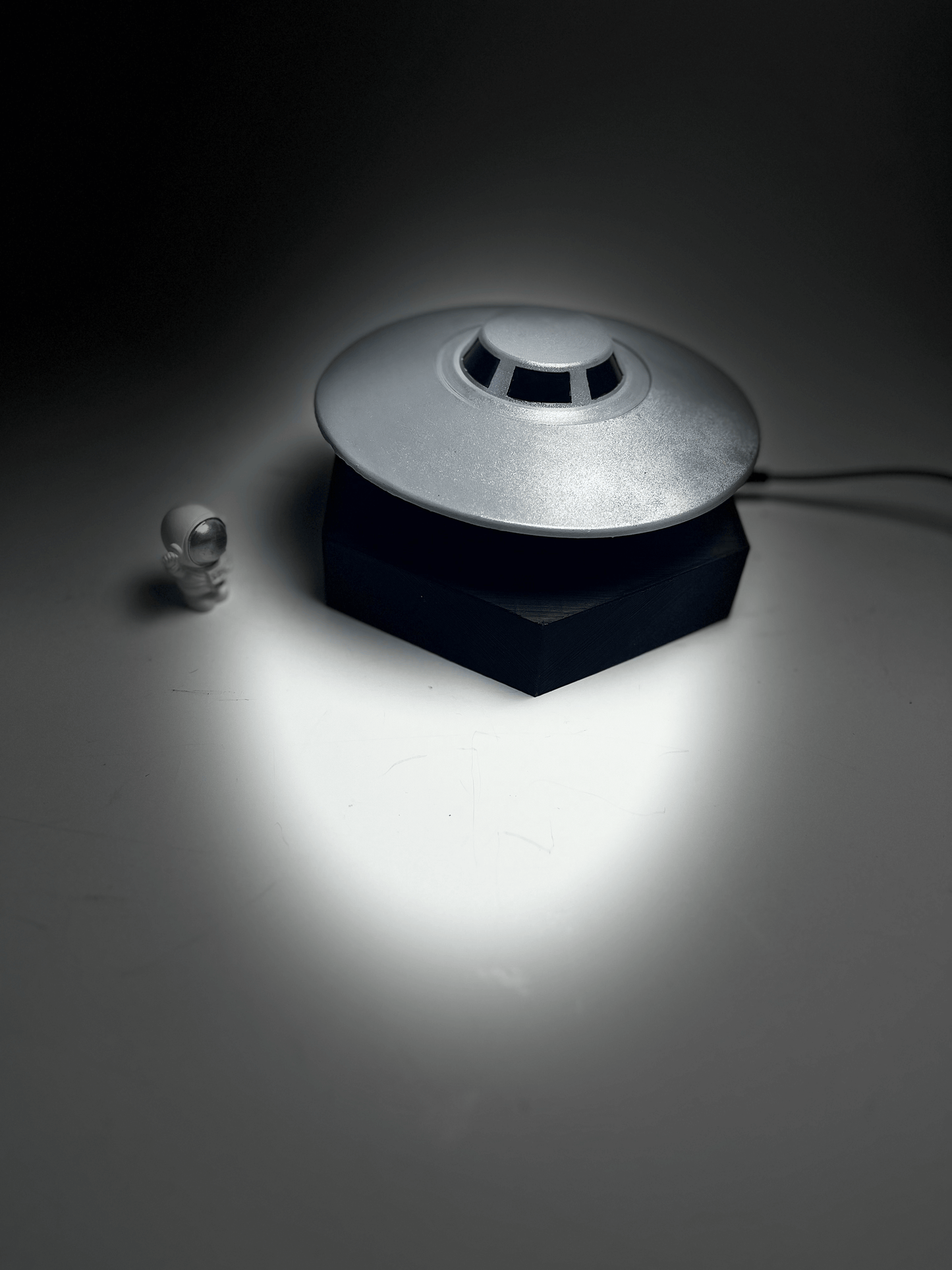 Floating Handmade UFO Model- Desk Toys -Desk Decor - Novelty Decoration-P45 JROD ET Craft Model