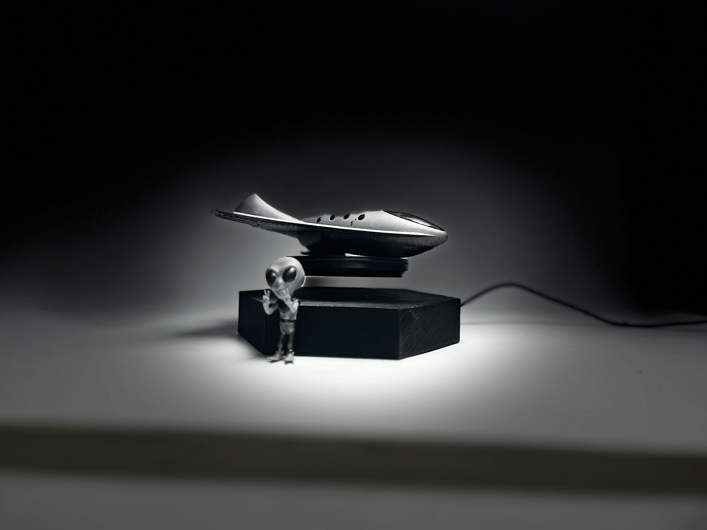 Exquisite Handmade UFO Model-Floating UFO Model-Desktop Ornament-Novelty Decoration-P24 RosWell Craft Model