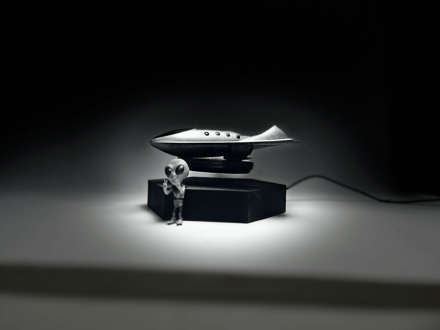 Exquisite Handmade UFO Model-Floating UFO Model-Desktop Ornament-Novelty Decoration-P24 RosWell Craft Model